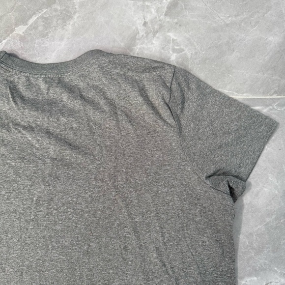Women’s Nike Dri-Fit The Nike Tee Short Sleeve Workout Athletic Shirt Medium - Picture 11 of 15